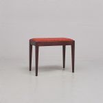 557819 Piano stool